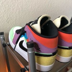 COPY - WMNS AIR JORDAN 1 MID ‘LIGHTBULB’